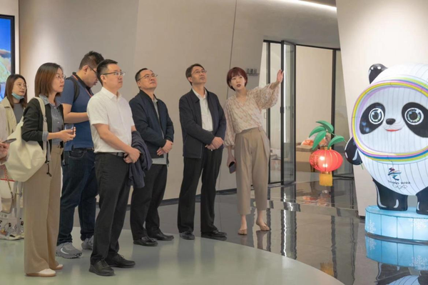 呂鴻赴重慶和四川國傳調(diào)研 蒞臨環(huán)球人物西南中心指導