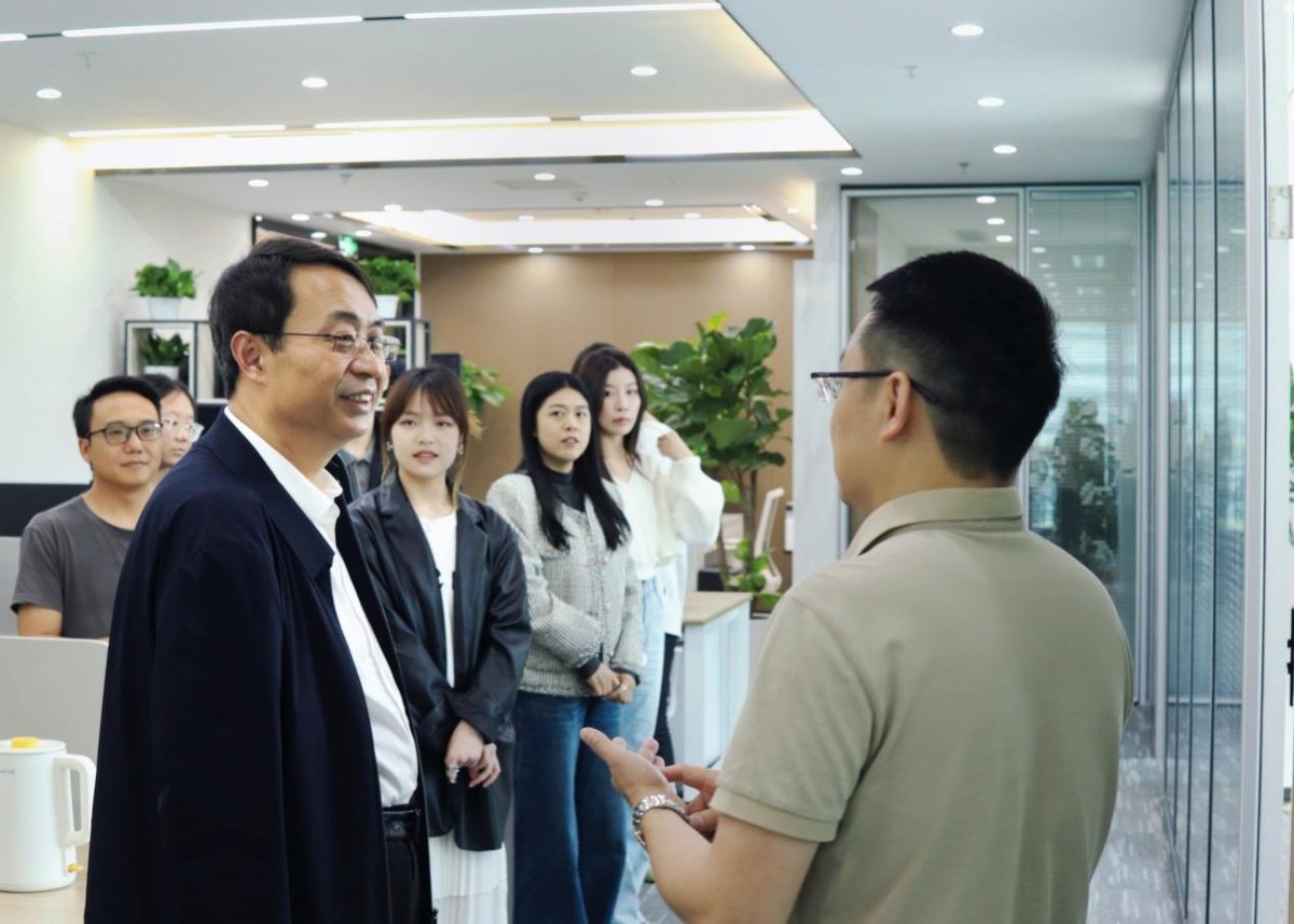呂鴻赴重慶和四川國傳調(diào)研 蒞臨環(huán)球人物西南中心指導