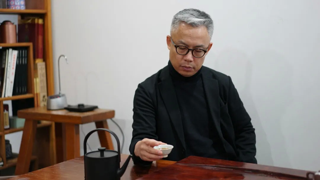 吳亮：嚴(yán)肅的教育者，溫和的設(shè)計師