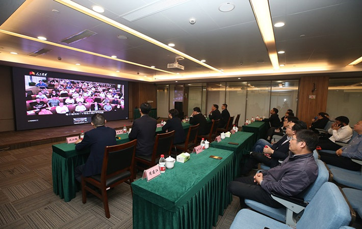 南通市委副書記沈雷調(diào)研“人民學(xué)習(xí)·華東運(yùn)營(yíng)中心”智慧教室