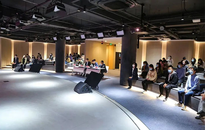 激發(fā)青春力量 “人民學習·智慧教室”在人民文創(chuàng)華東中心開課