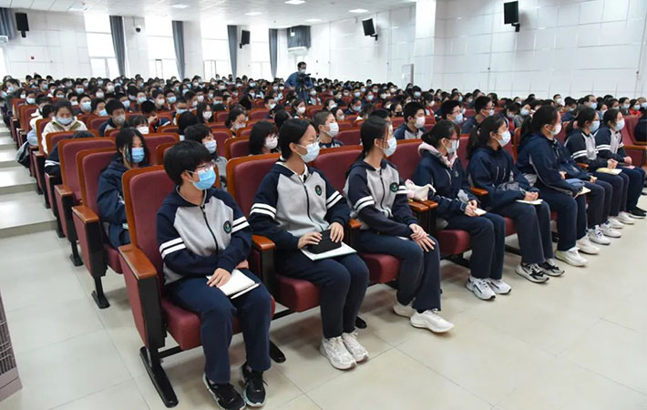 學(xué)習(xí)二十大精神 永遠跟黨走 奮進新征程 ——北京市第八十中學(xué)溫榆河分校全校師生同上一堂思政課