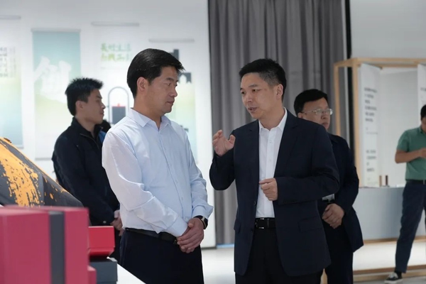 陜西省渭南市臨渭區(qū)委常委、宣傳部長張占權(quán)調(diào)研人民文創(chuàng)華東中心