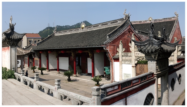 哀此貞烈凌波遠(yuǎn)，千載不渝惟孝德