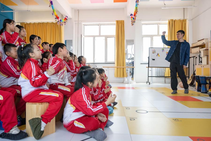 Music classes bring inspirations to rural children in China