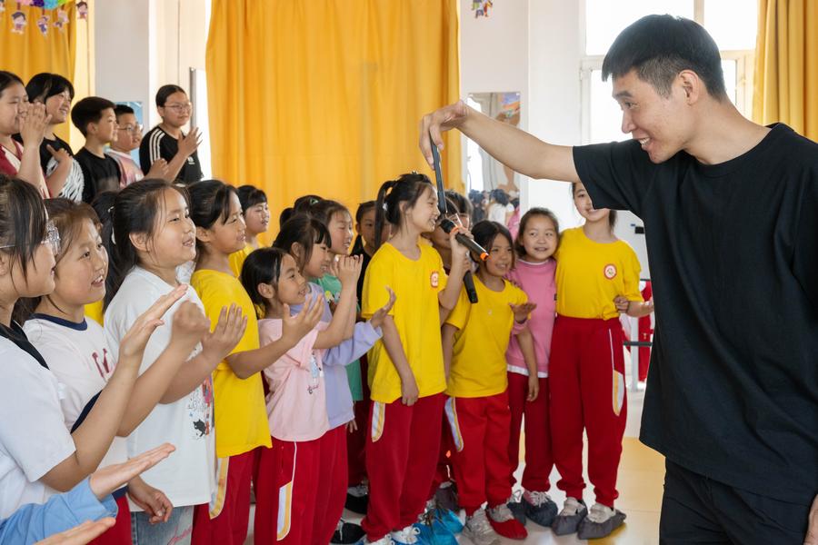 Music classes bring inspirations to rural children in China