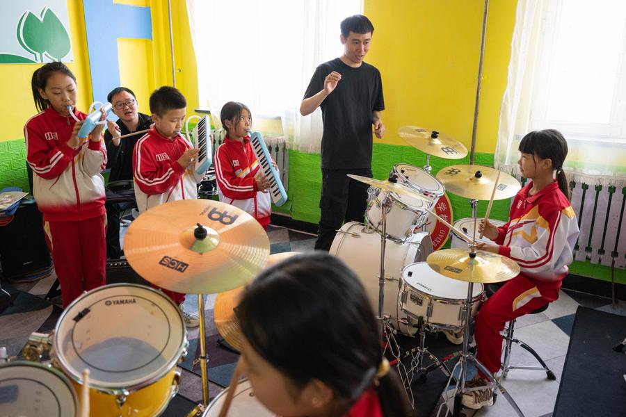 Music classes bring inspirations to rural children in China
