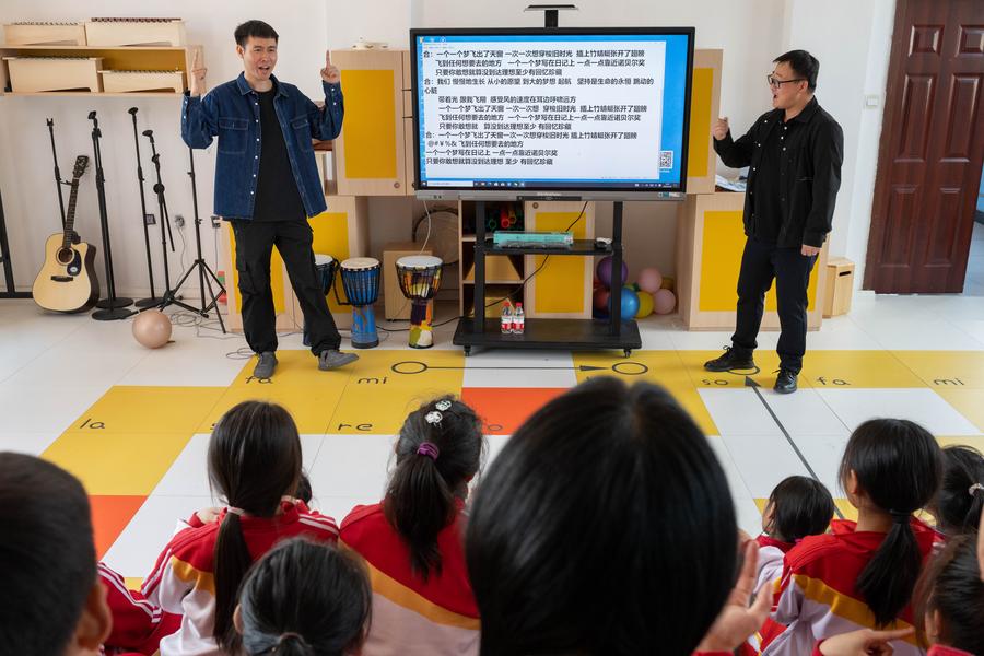 Music classes bring inspirations to rural children in China