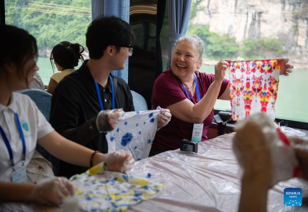 Young Americans soak up history, culture on central China exchange tour