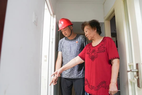 魯谷街道樓門“大家長”，助力老舊小區(qū)“逆生長”