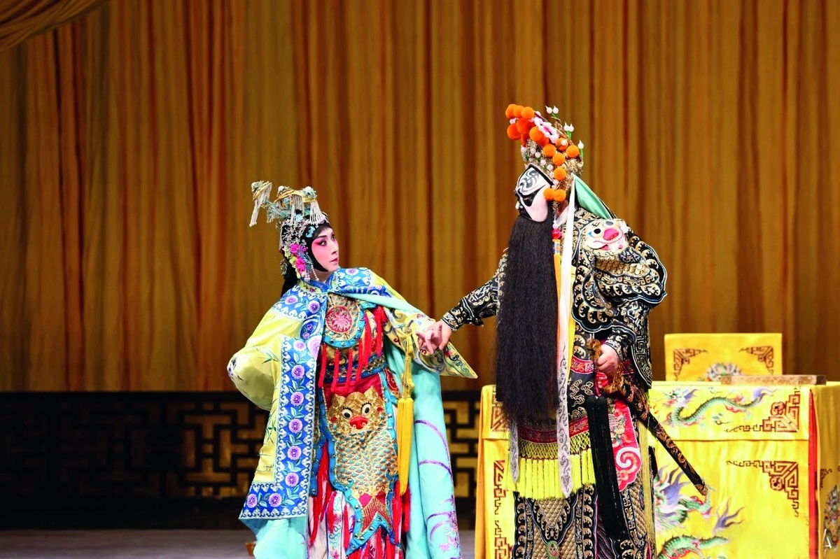 史依弘，一亮嗓就是國(guó)色天香