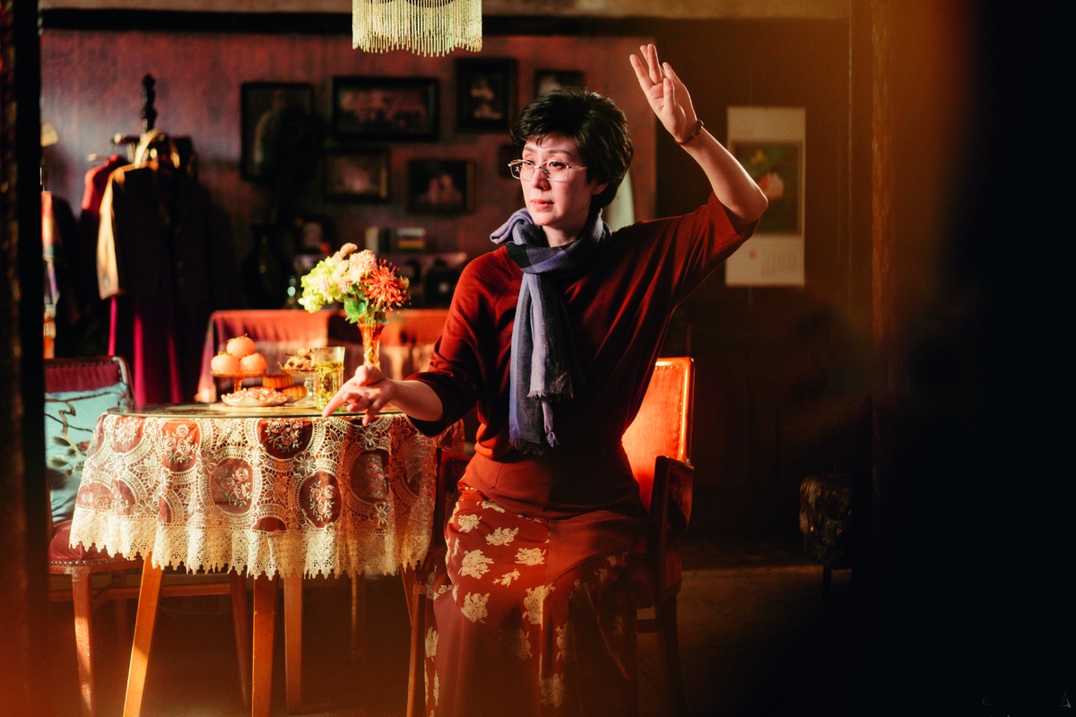 史依弘，一亮嗓就是國(guó)色天香